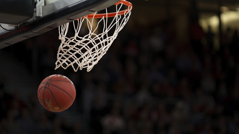 NBA精彩扣篮集锦封面：球员扣篮瞬间